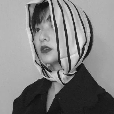 黑白女头可爱真人图片