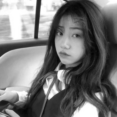 黑白女头可爱真人图片
