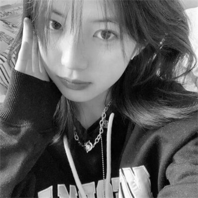 QQ黑白头像女生高级高清图片
