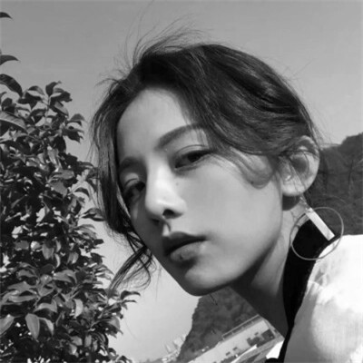 QQ黑白头像女生高级高清图片