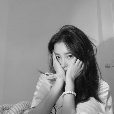 QQ黑白头像女生高级高清图片
