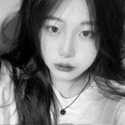 QQ黑白头像女生高级高清图片