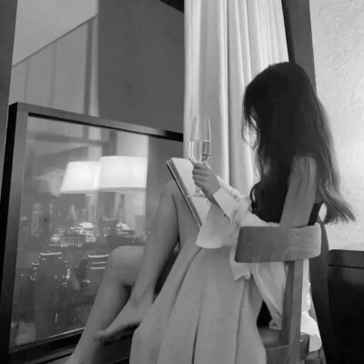 QQ黑白头像女生高级高清图片