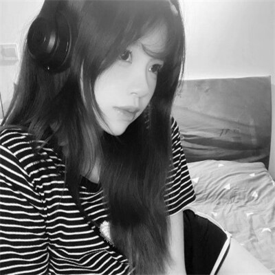 QQ黑白头像女生高级高清图片