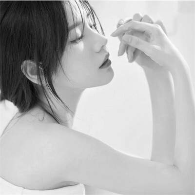 QQ黑白头像女生高级高清图片