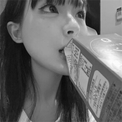QQ黑白头像女生高级高清图片