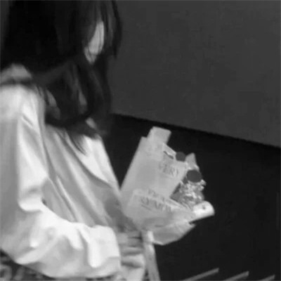 QQ黑白头像女生高级高清图片