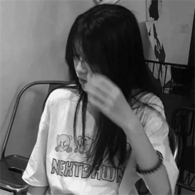 QQ黑白头像女生高级高清图片