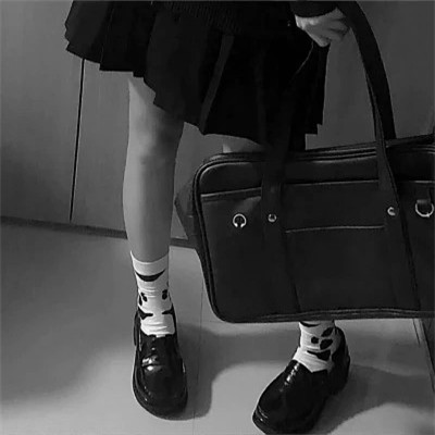 QQ黑白头像女生高级高清图片