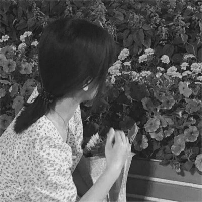 QQ黑白头像女生高级高清图片