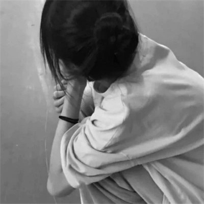 QQ黑白头像女生高级高清图片