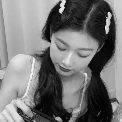 QQ黑白头像女生高级高清图片