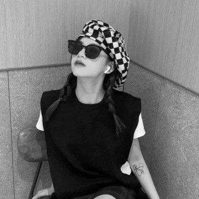 QQ黑白头像女生高级高清图片