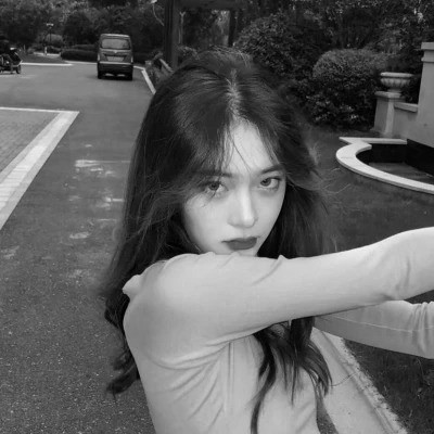 QQ黑白头像女生高级高清图片