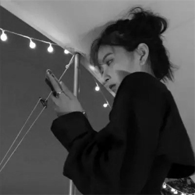 QQ黑白头像女生高级高清图片