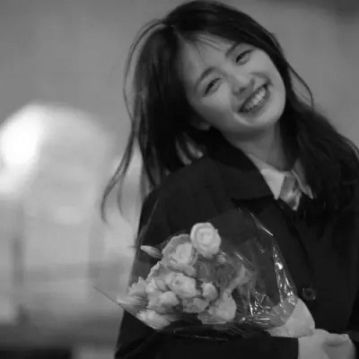 QQ黑白头像女生高级高清图片