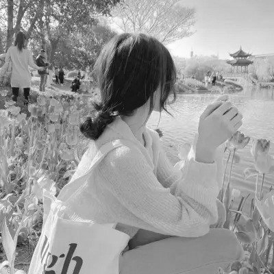 QQ黑白头像女生高级高清图片