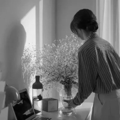 QQ黑白头像女生高级高清图片