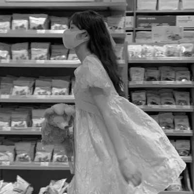 QQ黑白头像女生高级高清图片