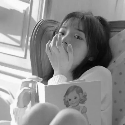 QQ黑白头像女生高级高清图片