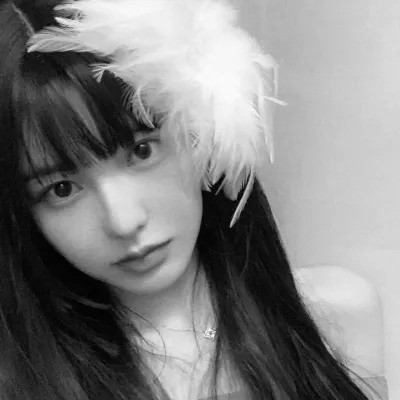 QQ黑白头像女生高级高清图片