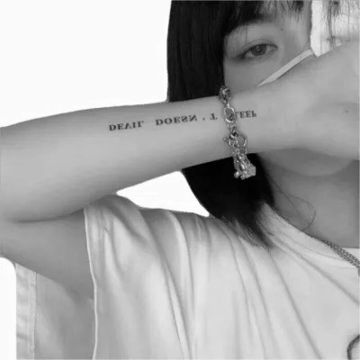 QQ黑白头像女生高级高清图片