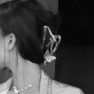 QQ黑白头像女生高级高清图片