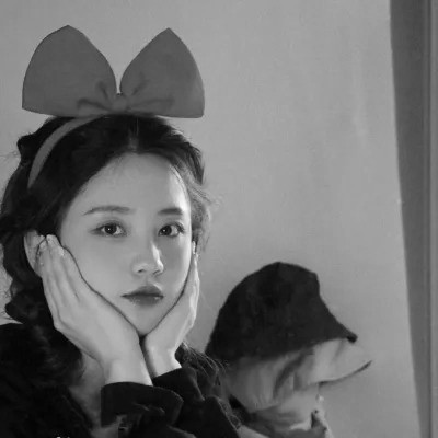 QQ黑白头像女生高级高清图片