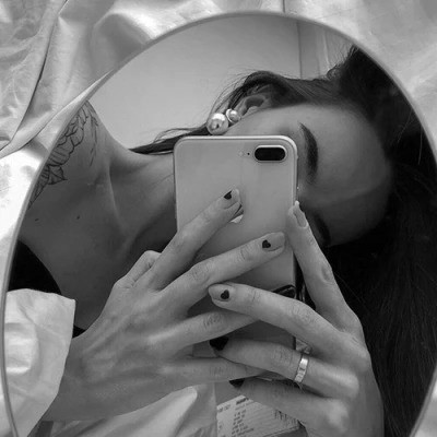 QQ黑白头像女生高级高清图片