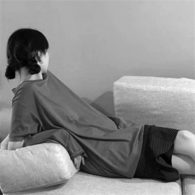 QQ黑白头像女生高级高清图片