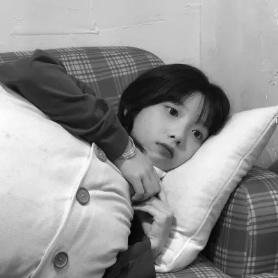 QQ黑白头像女生高级高清图片