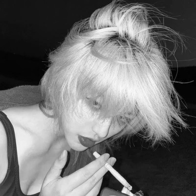 QQ黑白头像女生高级高清图片