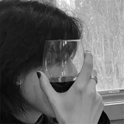 QQ黑白头像女生高级高清图片