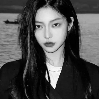 QQ黑白头像女生高级高清图片