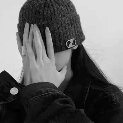 QQ黑白头像女生高级高清图片