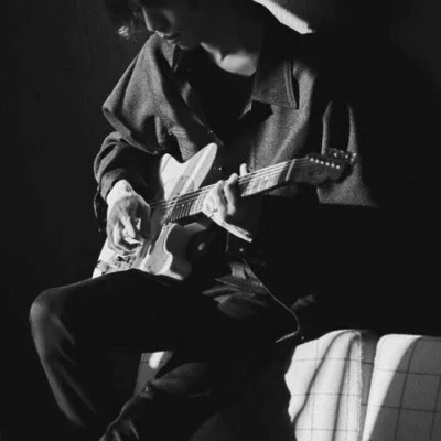 男生头像高级真人黑白图片