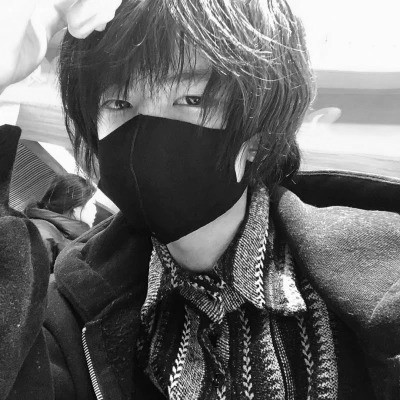 男生头像高级真人黑白图片