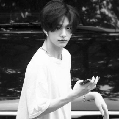 男生头像高级真人黑白图片