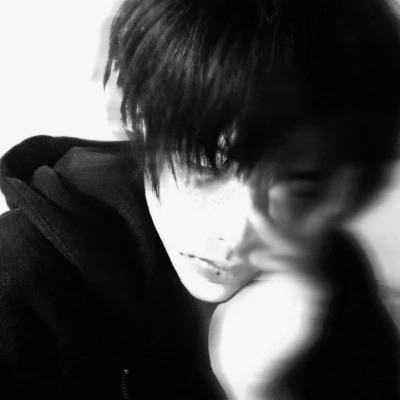 男生头像高级真人黑白图片