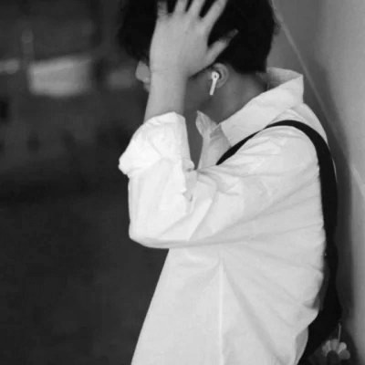 男生头像高级真人黑白图片