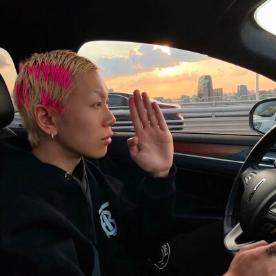 2025超拽的头像男真人好看图片