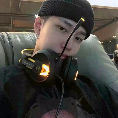 2025超拽的头像男真人好看图片