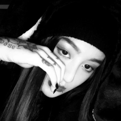 超拽霸气黑白女生头像图片