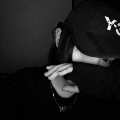 超拽霸气黑白女生头像图片