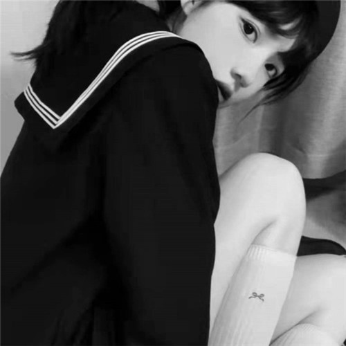 女生头像慵懒偏冷淡风黑白图片