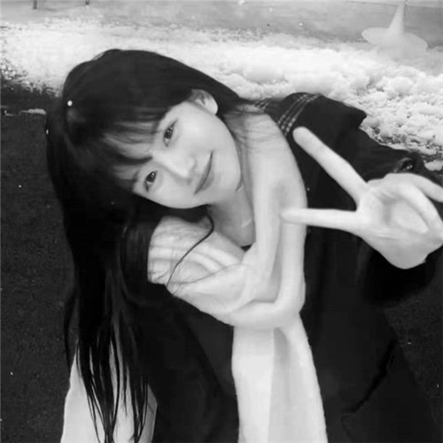 女生头像慵懒偏冷淡风黑白图片