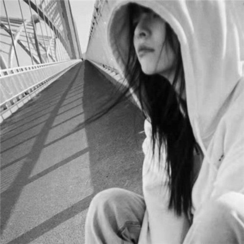 女生头像慵懒偏冷淡风黑白图片
