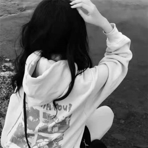 女生头像慵懒偏冷淡风黑白图片