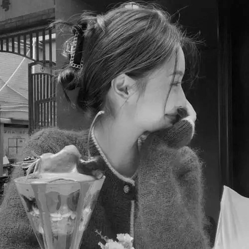女生头像慵懒偏冷淡风黑白图片