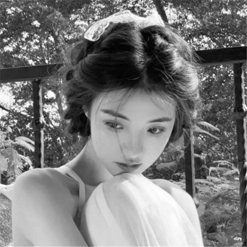 女生头像慵懒偏冷淡风黑白图片